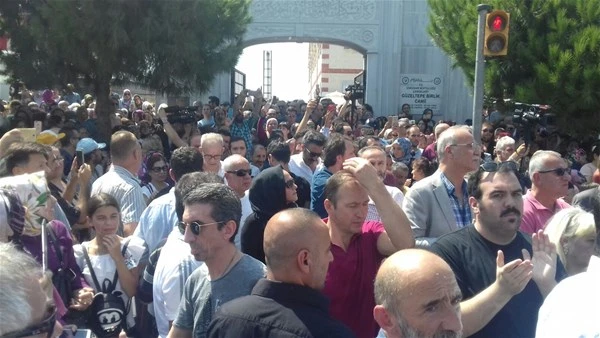 Vatan Şaşmaz son yolculuğuna uğurlandı